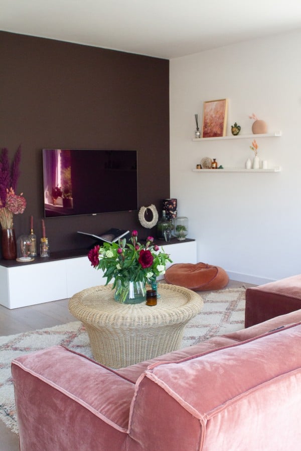 Hoe laat je de televisie minder opvallen in je interieur?