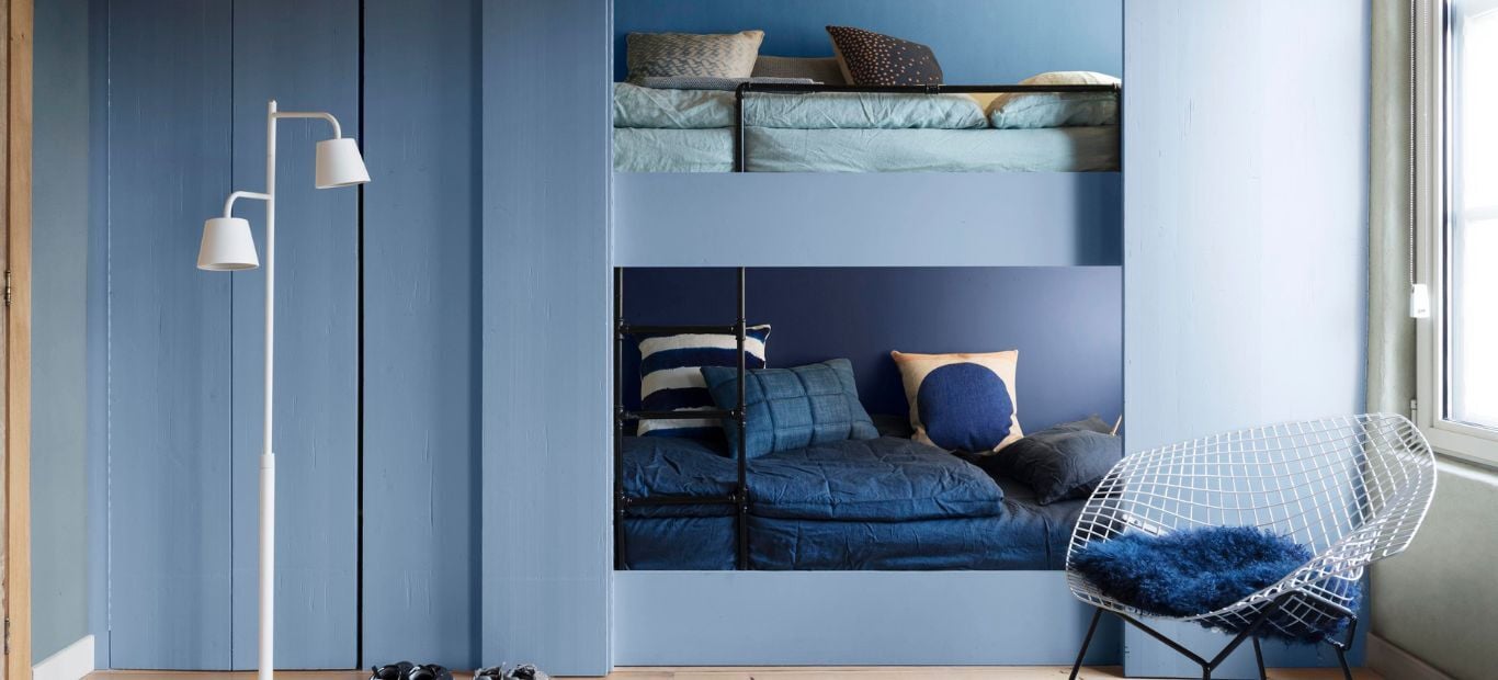 Kinderkamer met blauwe verf